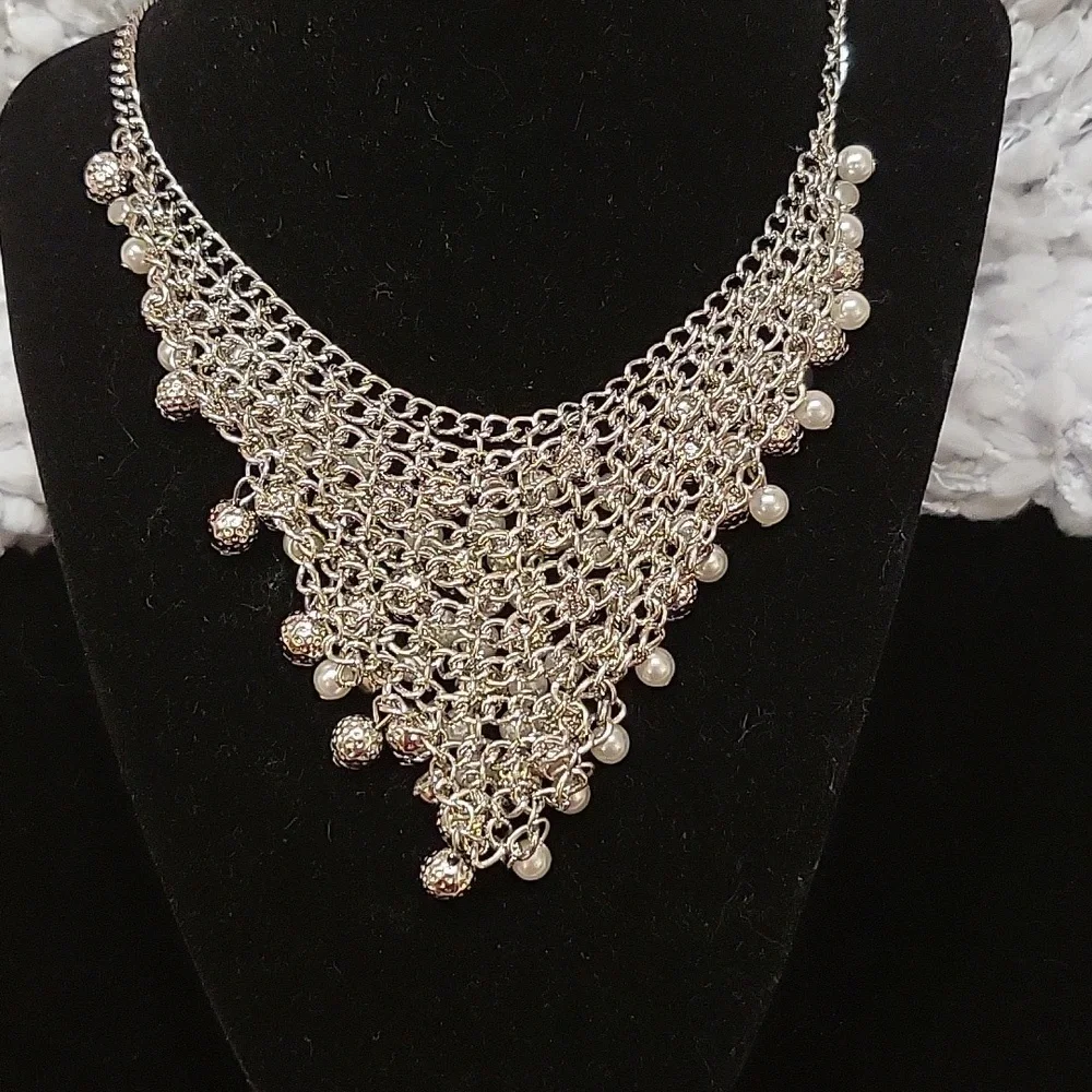 Necklace & Earrings - Picture 5 of 9